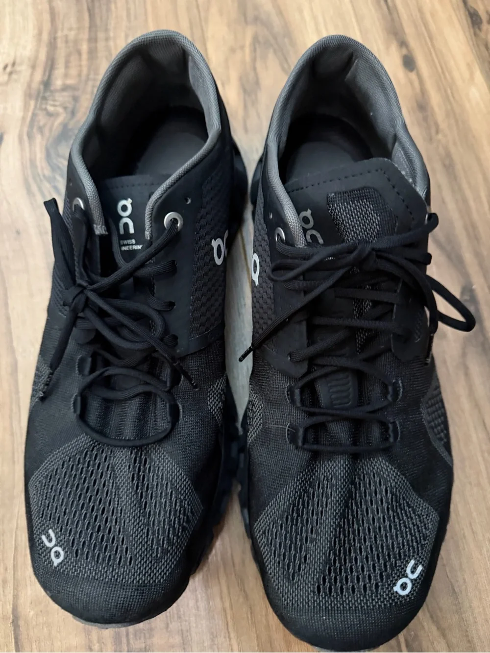OC On Cloud running men’s black sneakers 9.5